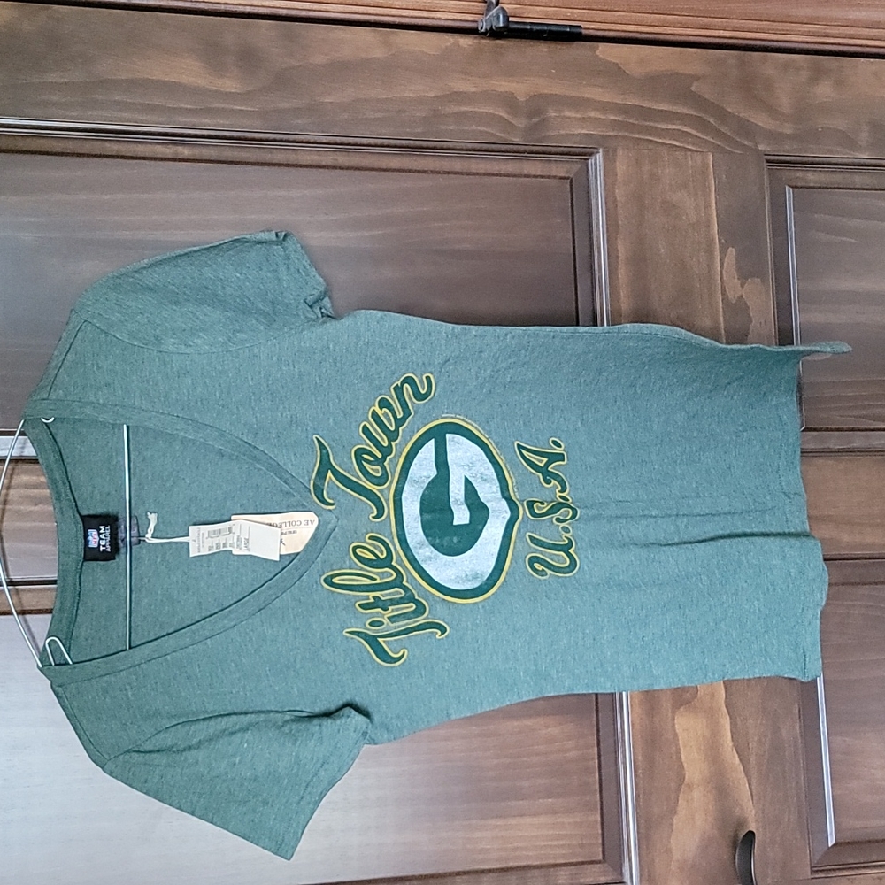 Womens large Green Bay Packers NFL team apparel green t-shirt